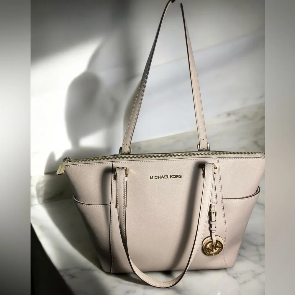 Michael Kors NWOT Tote shoulder Bag - Picture 1 of 9